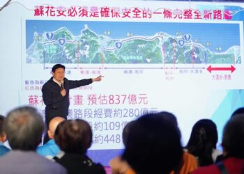 立委傅崐萁城隍廟前廣場開講 分享建設成果與城市發展願景