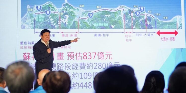 立委傅崐萁城隍廟前廣場開講 分享建設成果與城市發展願景 立委傅崐萁城隍廟前廣場開講 分享建設成果與城市發展願景