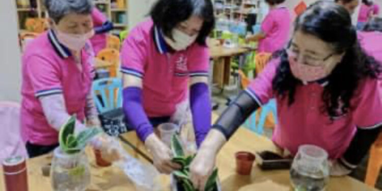 花蓮縣農會推動綠色照顧計畫  縣水產培育所協助講解魚菜共生