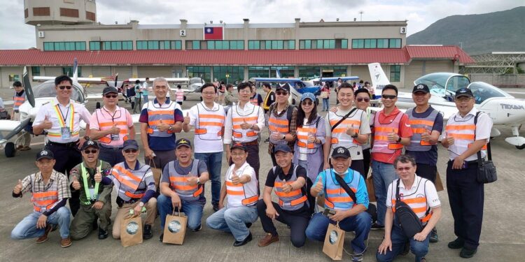 花蓮航協前往恆春機場見學輕航機起降國家機場 花蓮航協前往恆春機場見學輕航機起降國家機場