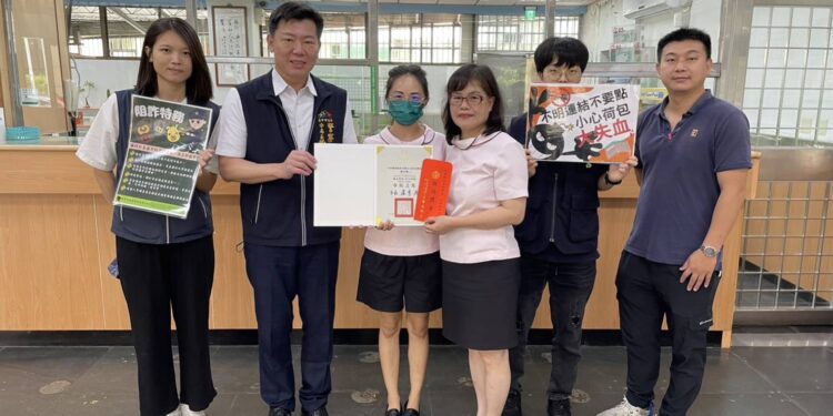 這3間銀行阻詐逾「千萬」 警長頒發「市民之光」感謝狀表揚