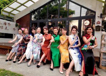 台中世旗遊鹿港 享受老街人文風情走秀快閃