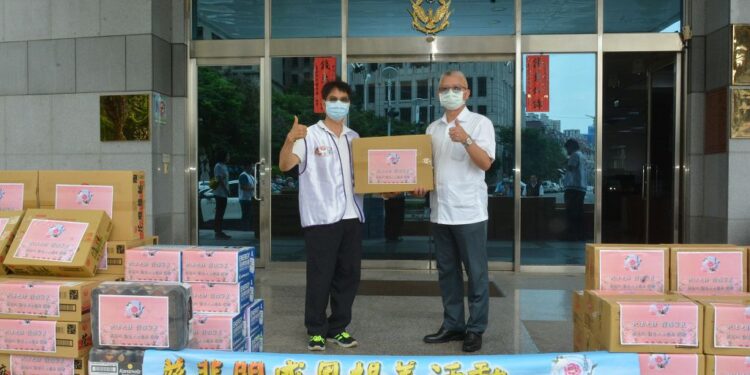 慈悲門揚善送暖 中警守護治安有如神助 慈悲門揚善送暖 中警守護治安有如神助