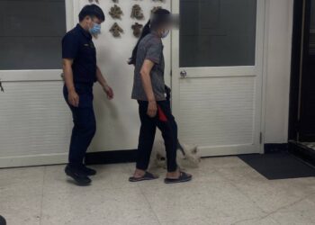 暖警載迷途婦返家 牠搭警車抓兔子 讓員警手忙腳亂