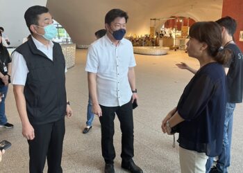 歌劇院有「詐」彈?中市警六分局長率隊地毯搜索守護市民安全
