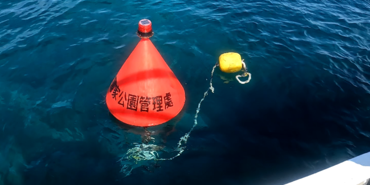 海洋國家公園管理處繫纜浮球設置完成 海洋國家公園管理處繫纜浮球設置完成