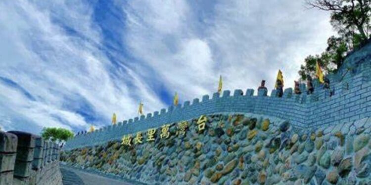 穿著學士服遊萬里長城 美好回憶199元入園