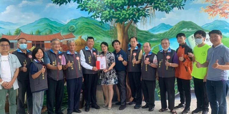 花蓮縣客屬會表揚吉安國中榮獲全國客語對話能力競賽全國第二名參賽學生及指導老師 花蓮縣客屬會表揚吉安國中榮獲全國客語對話能力競賽全國第二名參賽學生及指導老師