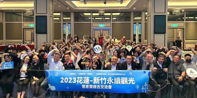 花蓮縣政府攜手縣內觀光業者首次參加「新竹國際觀光旅展」 爭取竹科國旅市場商機 縣長徐榛蔚特別出席推廣花蓮永續遊 花蓮縣政府攜手縣內觀光業者首次參加「新竹國際觀光旅展」 爭取竹科國旅市場商機 縣長徐榛蔚特別出席推廣花蓮永續遊