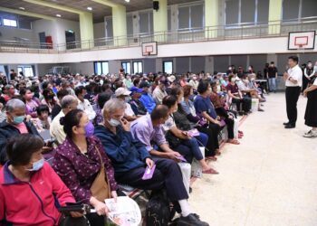 花蓮縣政府端午節生活物資券花蓮市發放 縣長徐榛蔚偕立委傅崐萁到場關心鄉親