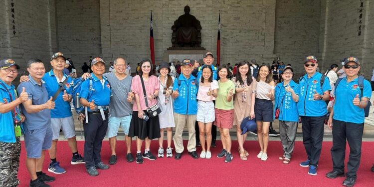 黄埔建軍、陸軍官校創建99周年 陸官專修班校友會蔣公座前高歌 展現黃埔精神 黄埔建軍、陸軍官校創建99周年 陸官專修班校友會蔣公座前高歌 展現黃埔精神