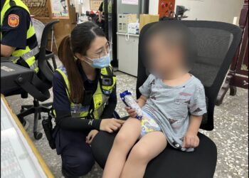 4歲尿布童隻身闖江湖 熱心民眾急找波力來救援