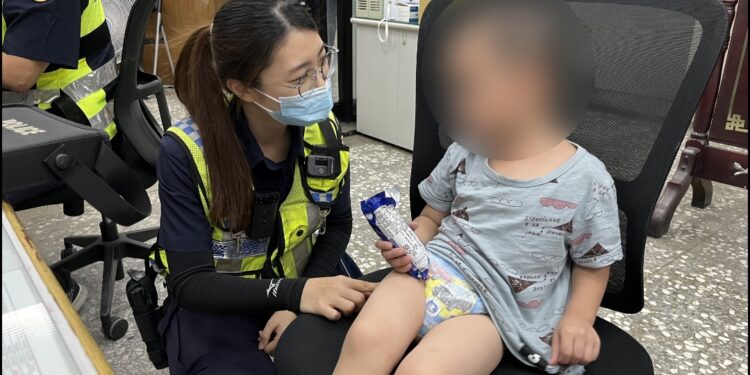 4歲尿布童隻身闖江湖 熱心民眾急找波力來救援 4歲尿布童隻身闖江湖 熱心民眾急找波力來救援