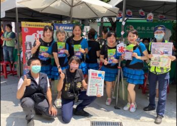 中警四分局廣場宣傳防詐 直擊民眾收到「交通違規罰鍰未繳」簡訊