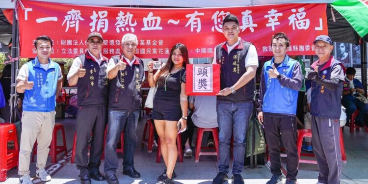 全台血庫告急剩3.4天 立委傅崐萁服務處攜手公益團體號召挽袖捐熱血獻愛心 全台血庫告急剩3.4天 立委傅崐萁服務處攜手公益團體號召挽袖捐熱血獻愛心