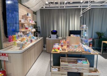 創新保健品pakku進駐台北101攜手Atmos藥局打造個人化健康