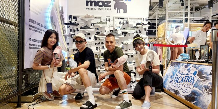 反骨男孩孫生擔任MOZ一日店長 展現kuso穿搭流行風格 反骨男孩孫生擔任MOZ一日店長 展現kuso穿搭流行風格