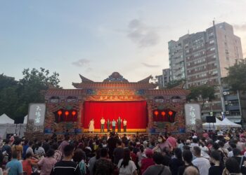 唐美雲歌仔戲團經典呈現天鵝宴  豐原登場