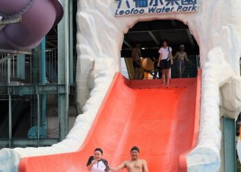 氣溫高升無處去 避開烈日泡在水裡最好 六福水樂園午後暢玩價9