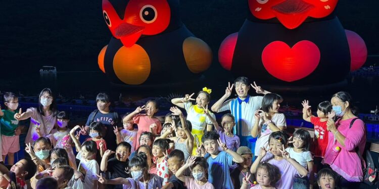 活動倒數兩周 紅面鴨FUN暑假鯉魚潭強勢回歸 紅面鴨與貓頭鷹超萌現身 8/2起星空煙火秀連放12天 活動倒數兩周 紅面鴨FUN暑假鯉魚潭強勢回歸 紅面鴨與貓頭鷹超萌現身 8/2起星空煙火秀連放12天