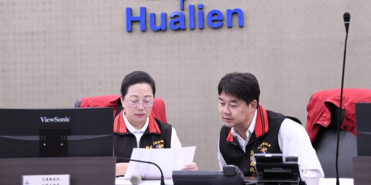 縣長徐榛蔚召開杜蘇芮颱風災中整備會議 裁示相關單位嚴防災情發生 並於颱風過後積極投入災後復建工作 縣長徐榛蔚召開杜蘇芮颱風災中整備會議 裁示相關單位嚴防災情發生 並於颱風過後積極投入災後復建工作