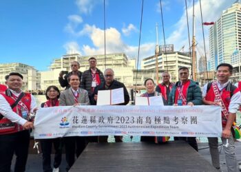 縣長徐榛蔚率隊赴南島參訪首日 與跨國海洋組織簽訂合作備忘錄