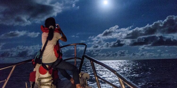 花蓮「海洋月光賞星船」 7/24起5個班次 海上賞星及最大滿月 花蓮「海洋月光賞星船」 7/24起5個班次 海上賞星及最大滿月