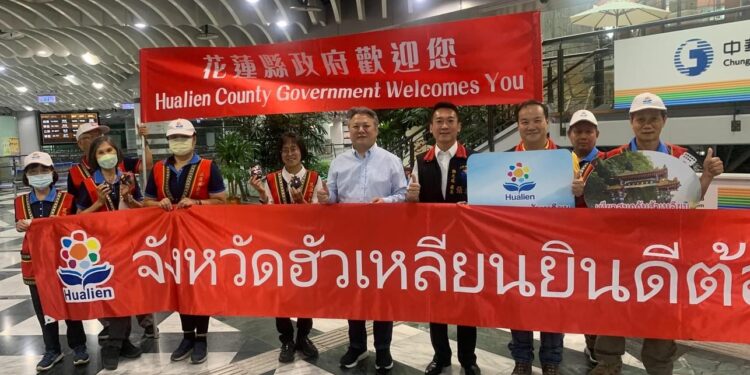 花蓮縣府攜手觀光產業公私協力 今日再度迎來國際包機滿載泰國遊客訪花 花蓮縣府攜手觀光產業公私協力 今日再度迎來國際包機滿載泰國遊客訪花