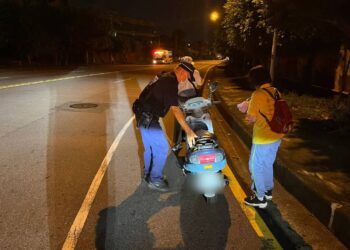 虔誠老香客機車拋錨 深夜遇「貴人」相助