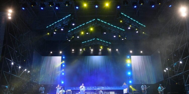 金曲連發 聽到賺到》2023夏戀嘉年華第四夜「洄瀾開唱」 徐榛蔚與現場歌迷互動同樂