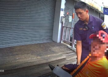 霧警即時救援 熱心幫助身障駕駛排除故障