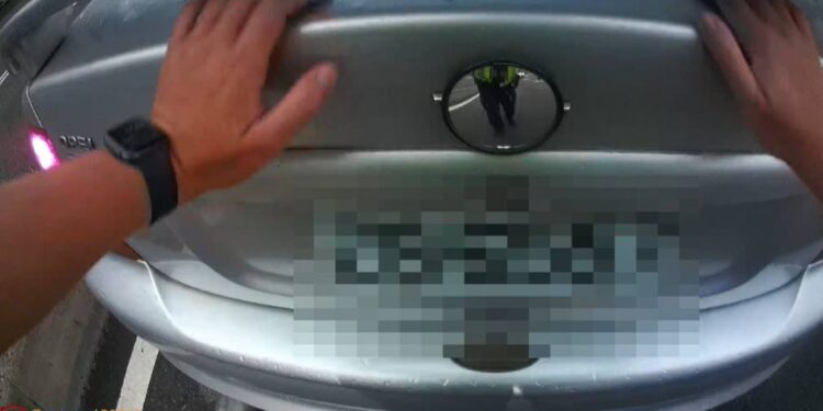 颱風天車輛故障好著急 警方靠「這動力」助脫困 颱風天車輛故障好著急 警方靠「這動力」助脫困