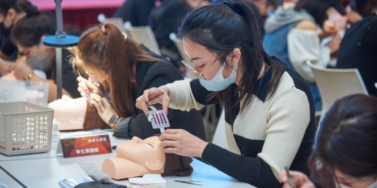 2023PEA國際美業創藝大賞 林玟錦榮獲美睫動態國際學生組總冠軍