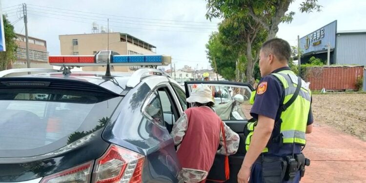 7旬老婦候車身體不適 警方協助載返家