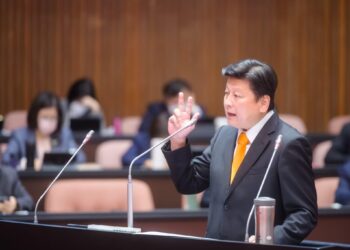 「三隻小豬要逆襲？還是團滅？」   傅崐萁深夜發文呼籲在野團結！