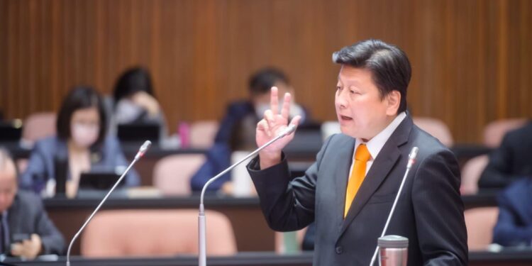 「三隻小豬要逆襲？還是團滅？」   傅崐萁深夜發文呼籲在野團結！