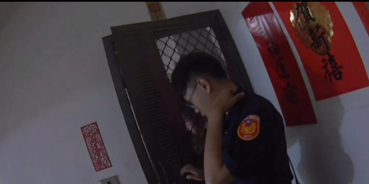 「假綁架真詐騙」現場直擊 中警與詐團對峙破解一氣呵成 「假綁架真詐騙」現場直擊 中警與詐團對峙破解一氣呵成