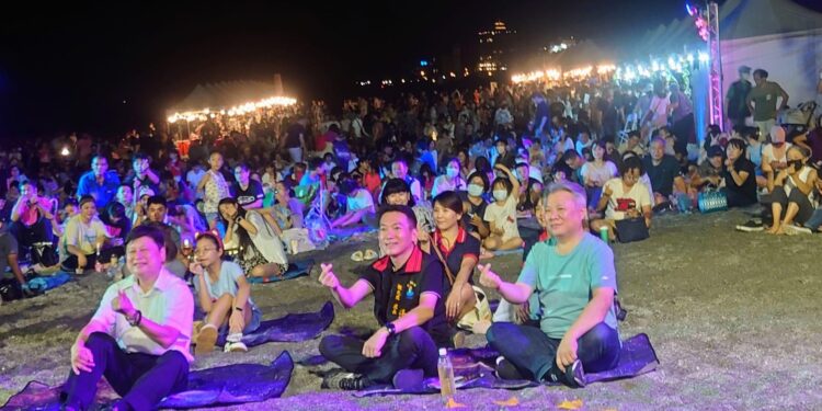 七星潭「星光音樂會」四千位民眾沉浸在星空音樂交織的浪漫七夕周末夜 七星潭「星光音樂會」四千位民眾沉浸在星空音樂交織的浪漫七夕周末夜