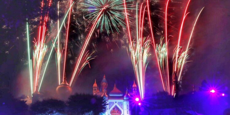 六福村七夕與前世情人有約 擁抱親吻現省千元 主題房共枕眠 六福村七夕與前世情人有約 擁抱親吻現省千元 主題房共枕眠