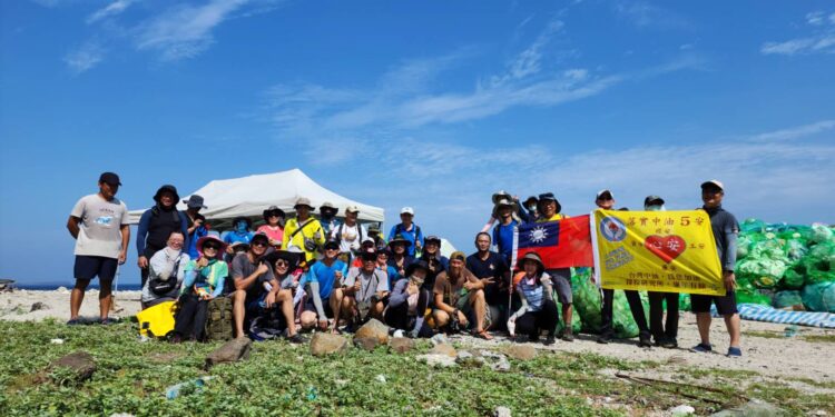 向海致敬-海管處與NGO團體共同辦理淨灘活動