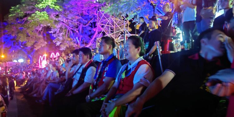 我們相約明年見》2023 紅面鴨 FUN 暑假 13 日亮麗落幕 在150秒星空煙火秀下閉幕 我們相約明年見》2023 紅面鴨 FUN 暑假 13 日亮麗落幕 在150秒星空煙火秀下閉幕