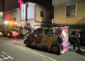 我們這一家恐怖慶生驚動警  車輛慘遭拖吊扣牌