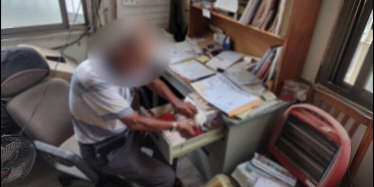 書中自有黃金屋係金欸 辦案高手找出紅包藏身處