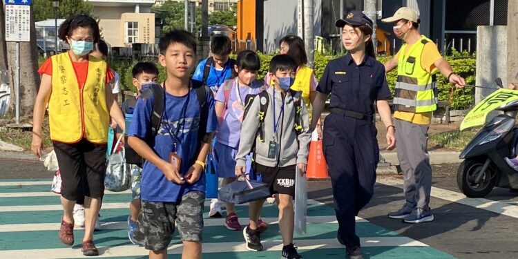 校園開學日  第六分局守護學童揪甘心