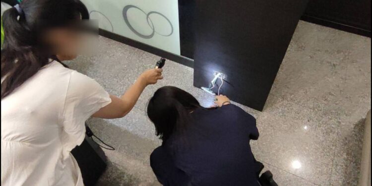 毒蛇躲颱風竄工廠內 工業區勇警搜索緝獲