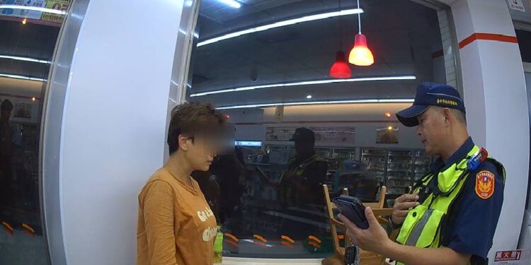 深夜超商遇見失蹤女子 謹記丈夫這句話徘徊各大超商