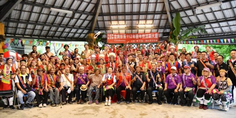 縣長徐榛蔚一連兩天走訪部落歲時祭儀 鼓勵部落族人傳承族群語言文化