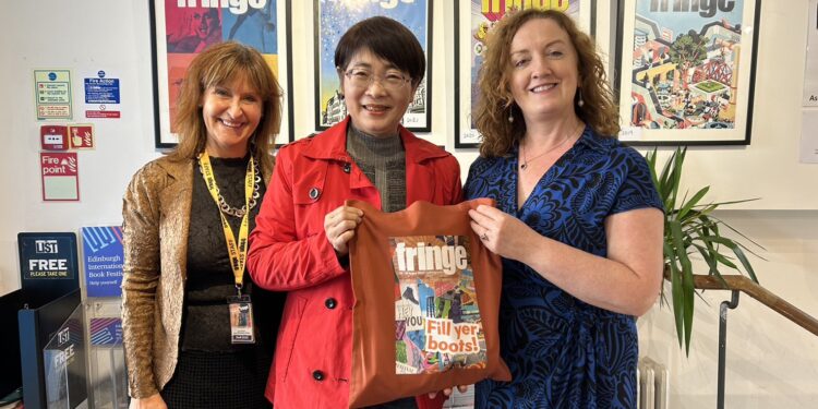 臺中之光 中市傑出團隊前進愛丁堡藝穗節 女子馬戲演出驚豔國際 臺中之光 中市傑出團隊前進愛丁堡藝穗節 女子馬戲演出驚豔國際