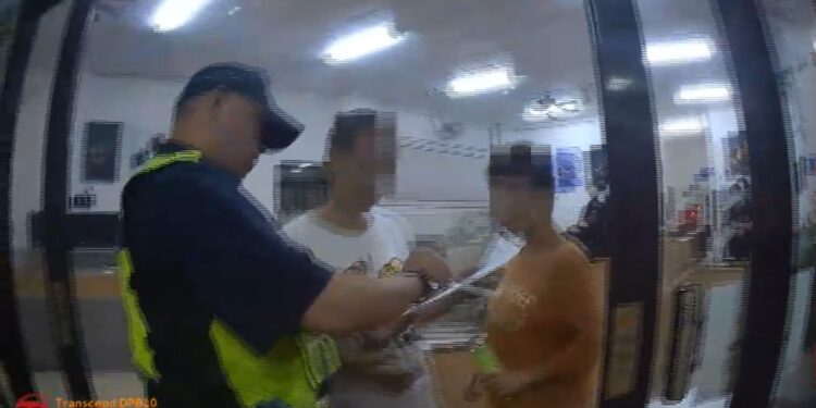 警深夜超商遇見失蹤女子 謹記丈夫這句話流浪各大超商