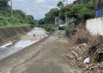 谷哥先生帶錯路 婦人受困河堤便道call警救援